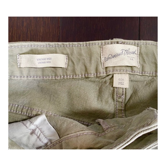 Distressed shorts - Picture 3 of 3